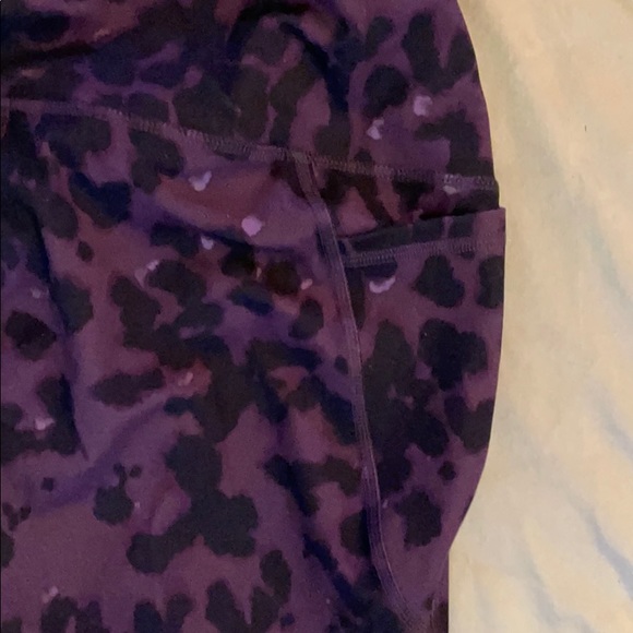 Women's Leopard Print Contour Highwaisted leggings - Picture 5 of 7